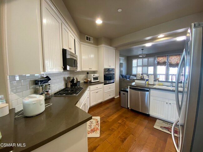 Building Photo - 730 Tennis Club Ln