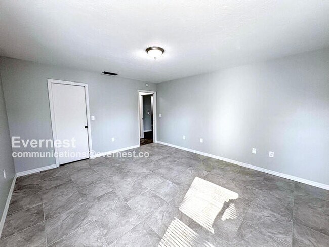 Building Photo - 8321 Brandeis Cir E