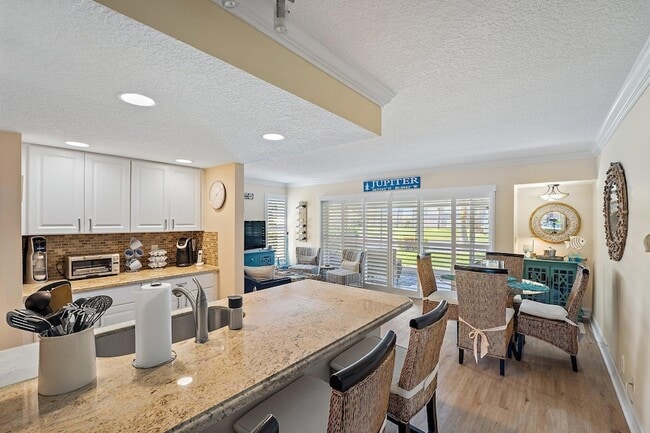 Building Photo - 1605 S US Hwy 1