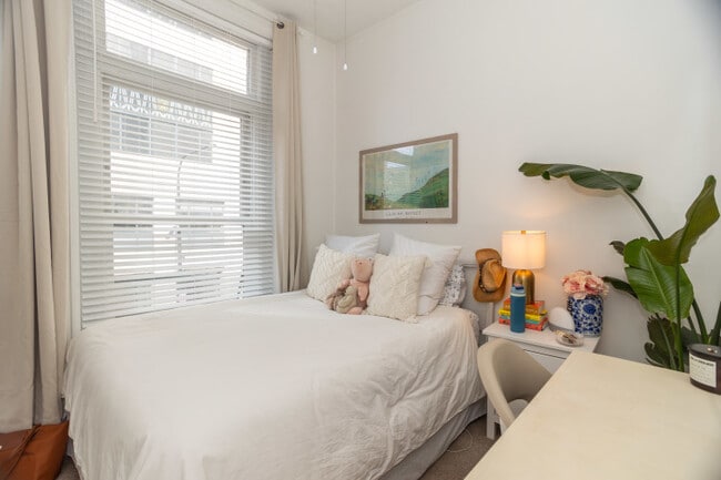 Building Photo - 801 N Wabash Ave