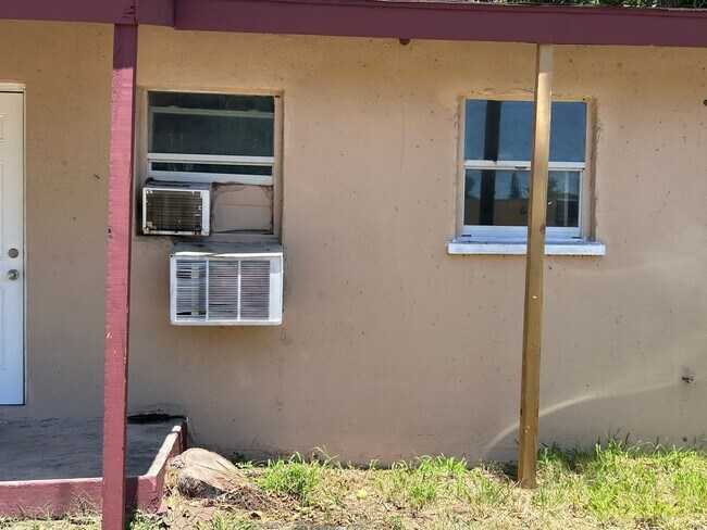 Primary Photo - Perfectly located, central Sarasota unit f...