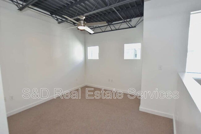 Building Photo - 5008 S MacDill Ave