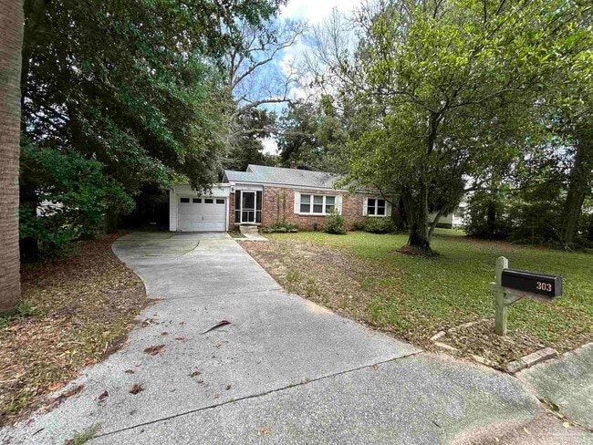 Primary Photo - 303 Ariola Ave