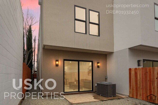 Building Photo - 2817 Democracy Alley