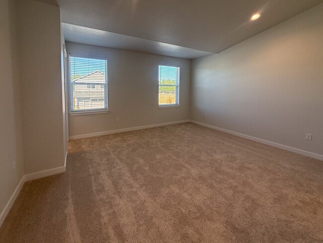 Building Photo - 352 SE Shetterly Dr
