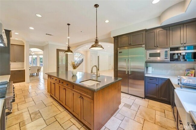 Building Photo - 4822 Valjean Ave