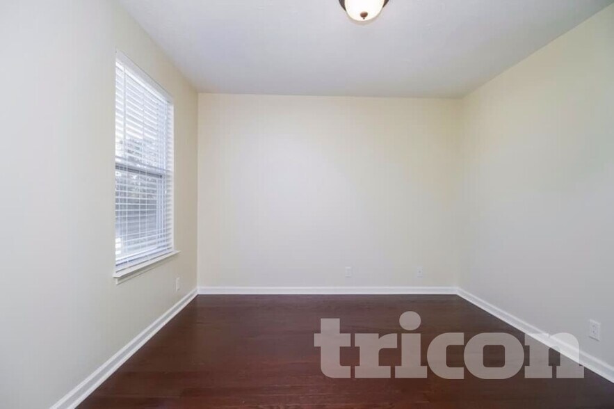 Building Photo - 2106 Tabasco Way