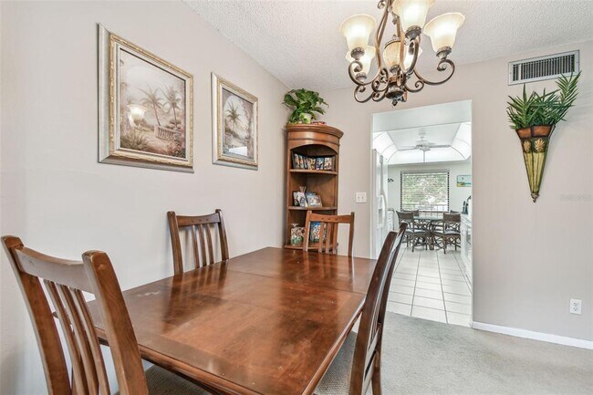 Building Photo - 2700 Cove Cay Dr