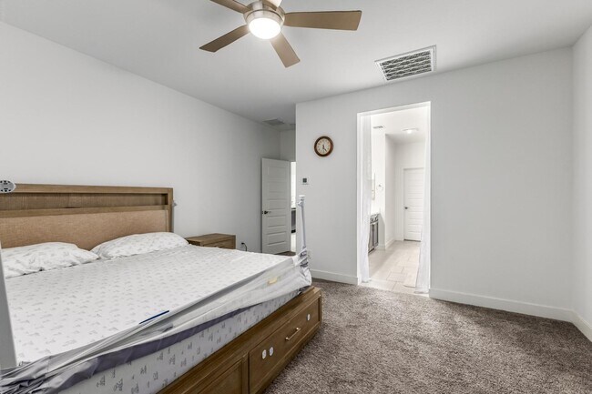 Building Photo - 6759 N 128th Dr