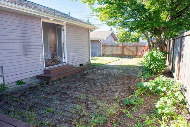 Building Photo - 4840 N 8th St