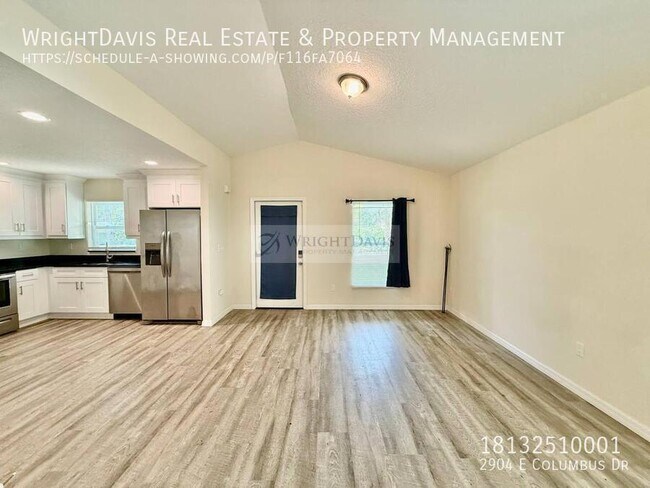 Building Photo - 2904 E Columbus Dr