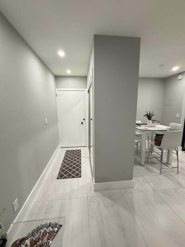 Building Photo - 2191 NE 68th St