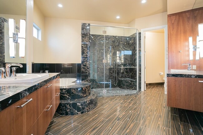 Building Photo - UNUBSTRUCTED VIEWS FROM THIS MACDONALD HIG...