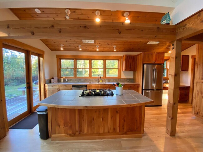 Building Photo - Furnished Home on False Bay