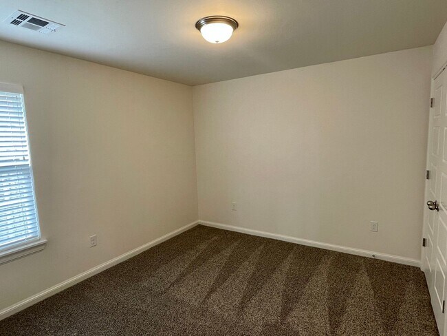 Building Photo - 604 Smt Pt Ln