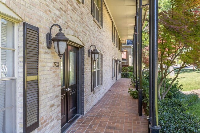 Building Photo - 7718 Royal Ln