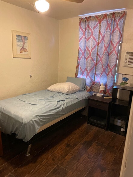 Building Photo - 1537 SW 44th Ave