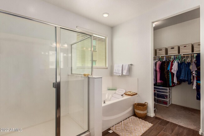 Building Photo - 1610 E Jardin Pl