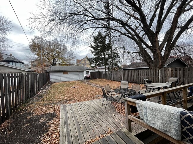 Building Photo - 1008 12th Ave SE