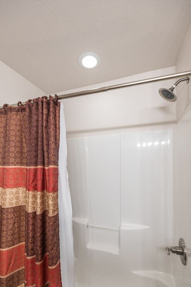 Building Photo - 800 Sherwood Dr