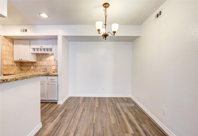 Building Photo - 10202 Forum Park Dr