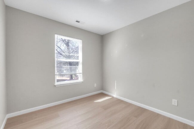 Building Photo - Elegant 3 Bedroom, 2.5 Bathroom Duplex with 1-Car Garage in Woodruff $1750/mo rent