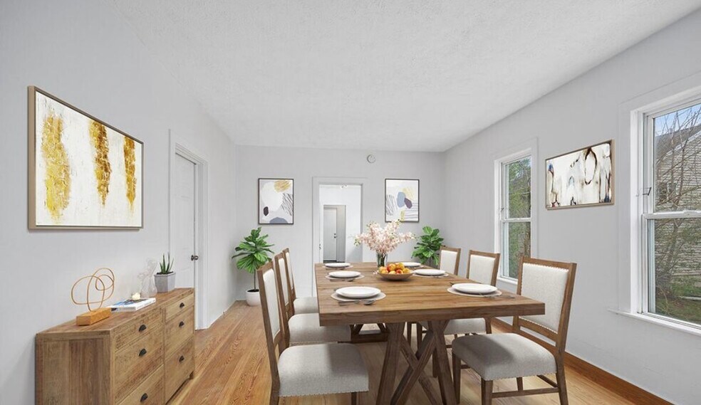 Building Photo - 911 Zeeland Ct NE