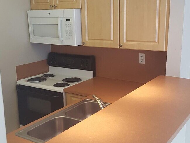 Building Photo - "Chic & Spacious 1-Bedroom Retreat with Gr...
