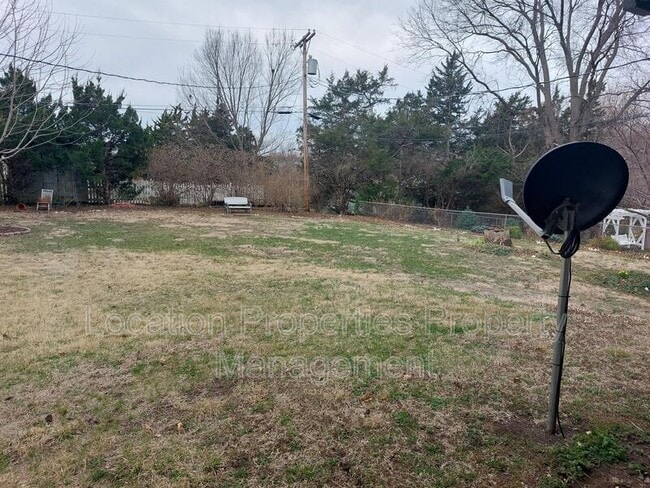 Building Photo - 3039 W 7th St