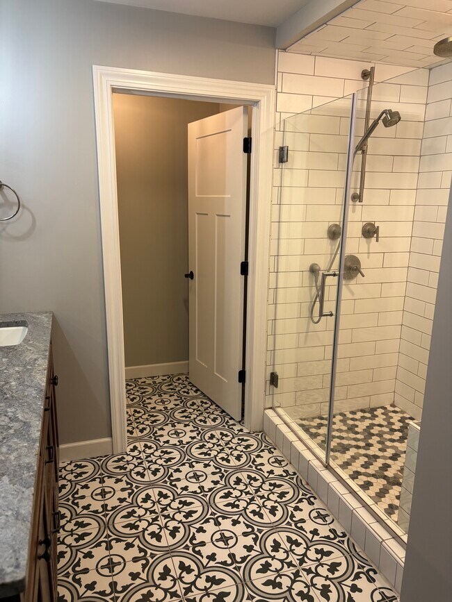 Building Photo - Craftsmen Ct Greenville