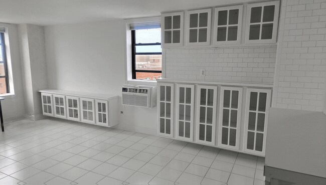 Building Photo - 1001 St Paul St