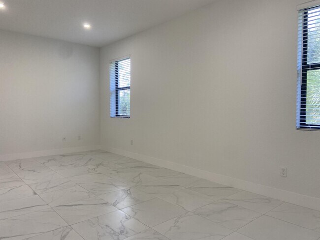 Building Photo - 359 Bella Sol Way