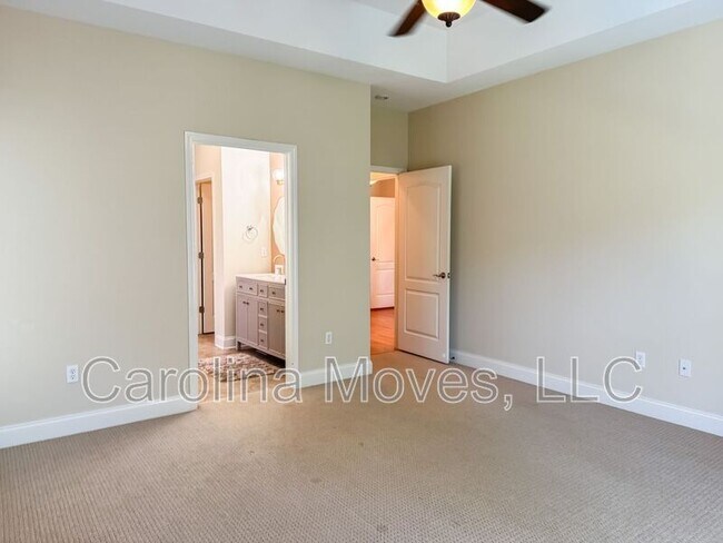 Building Photo - 745 Charleston Pl