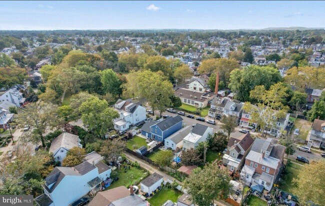 Building Photo - 234 Howell St