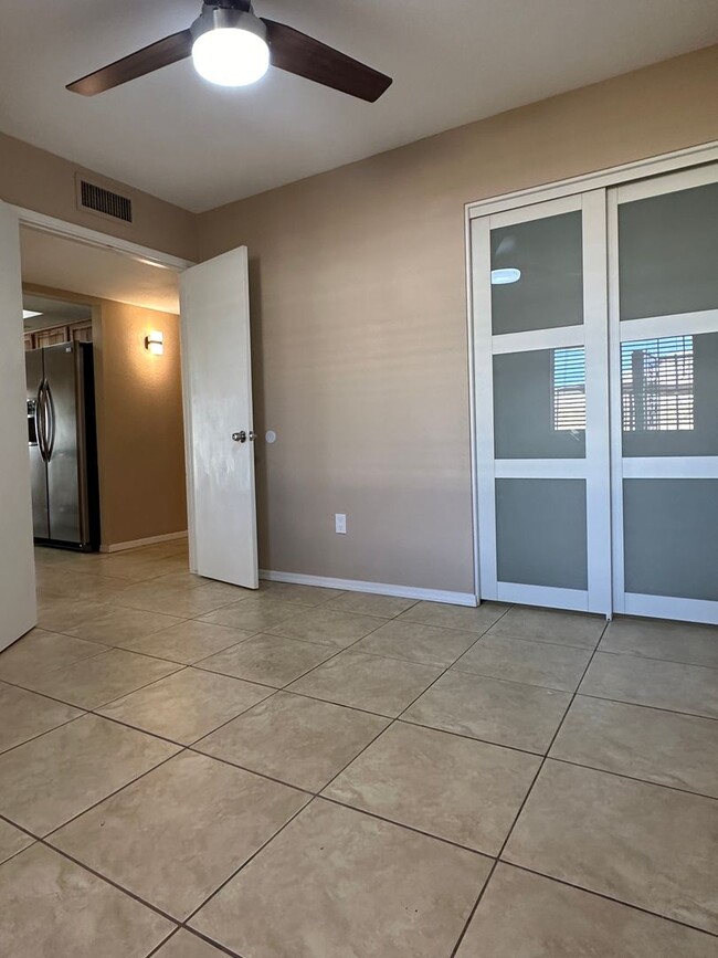 Building Photo - Scottsdale, 3 bed, 2 bath, 2 car garage, 1...