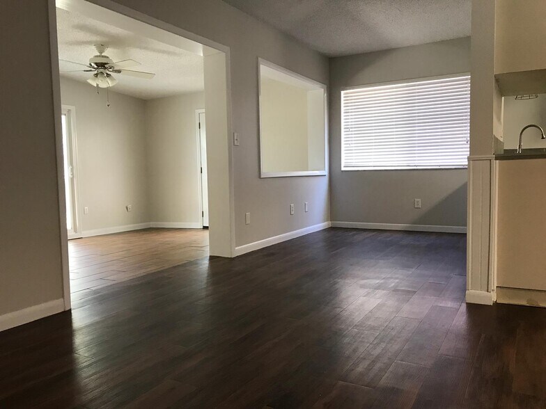 Building Photo - 433 San Jose Dr