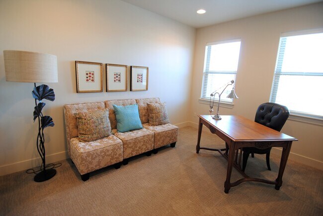 Building Photo - 1712/1714 Danny Boy Ln. Duplex