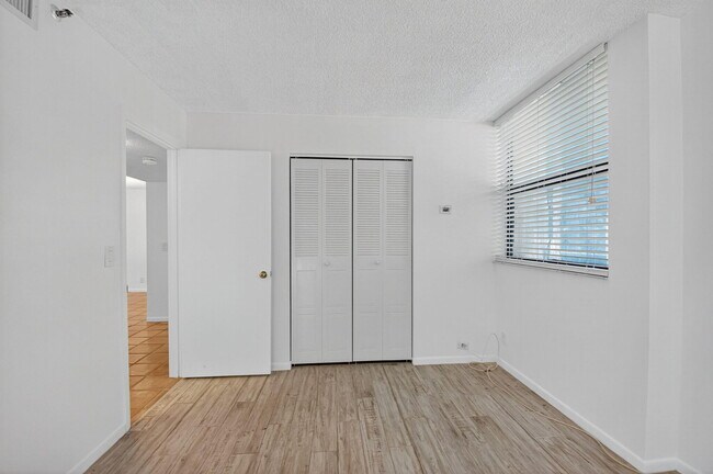 Building Photo - 1850 Homewood Blvd