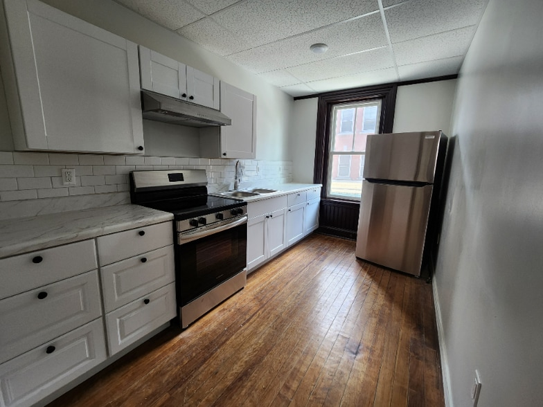 Building Photo - 10 Langdon St