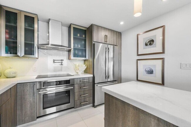 Building Photo - 545 S Fort Lauderdale Beach Blvd