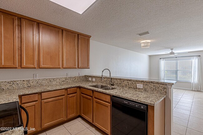 Building Photo - 1500 Calming Water Dr