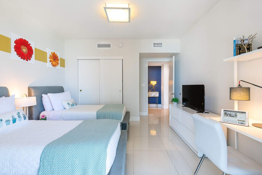 Building Photo - 485 Brickell Ave