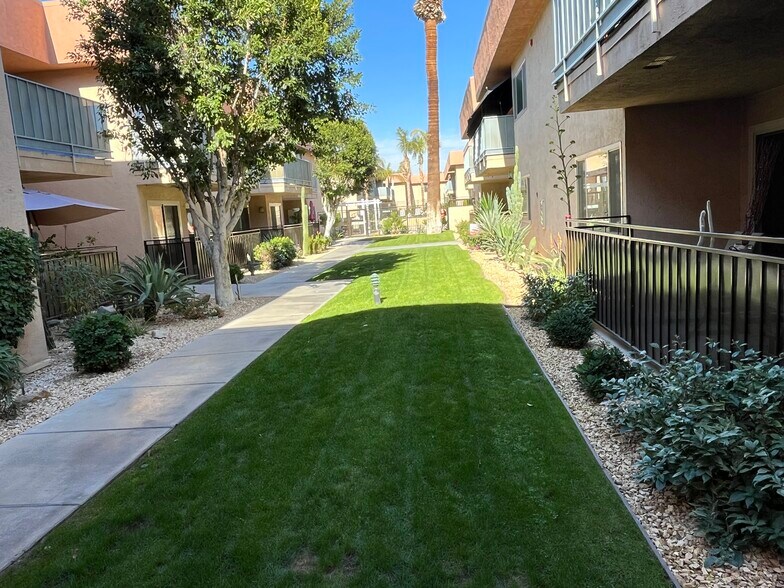 Building Photo - 400 N Sunrise Way