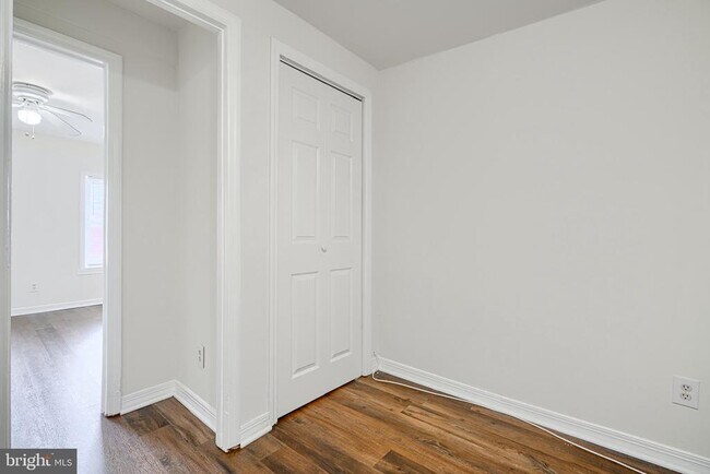 Building Photo - 1138 W Lombard St