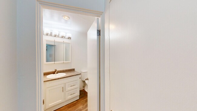 Building Photo - 1827 Lincoln Ave