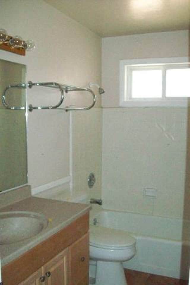 Building Photo - 1146 E Campus Dr