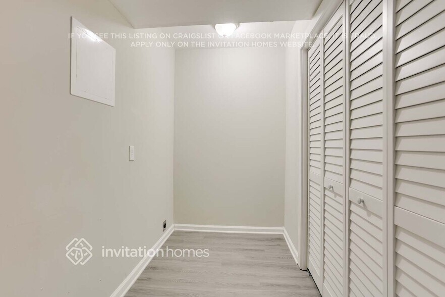 Building Photo - 2421 Kennedy Ln