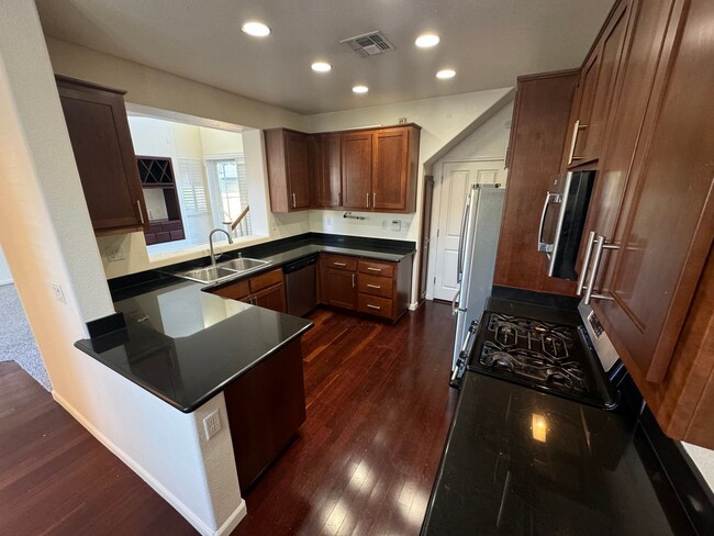 Building Photo - 804 Titanium Ln