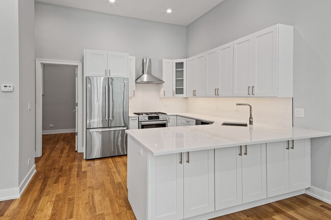 Building Photo - 1349 N Noble St