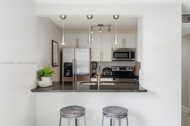 Building Photo - 2160 SW 16th Ave